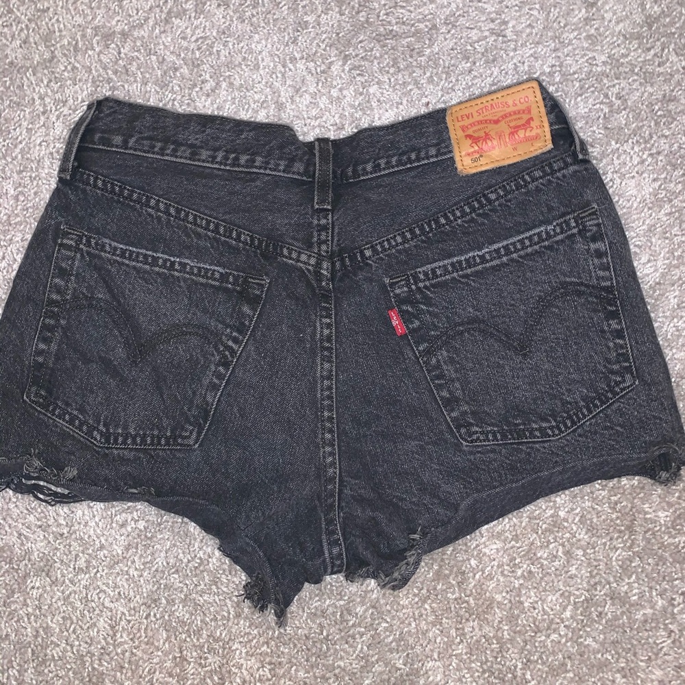 High waisted black cut off Levi’s